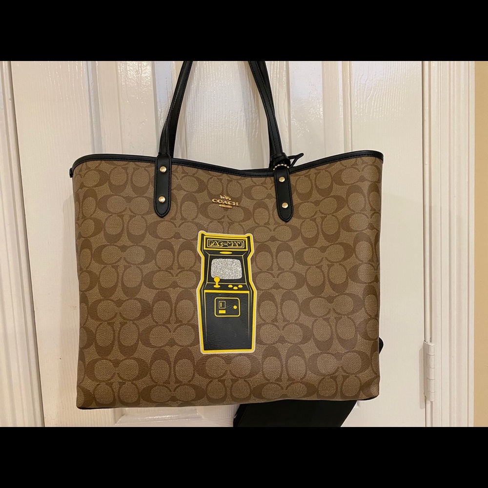 COACH REVERSIBLE PACMAN GAME TOTE with WRISTLET - Picture 2 of 7